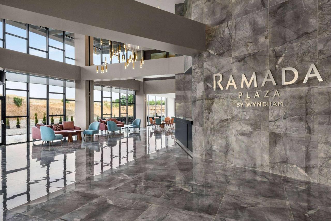 Ramada Plaza By Wyndham Batman Hotel Exterior photo